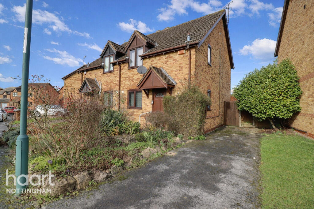 3-bed semi-detached on Heron Drive, Nottingham, £225,000