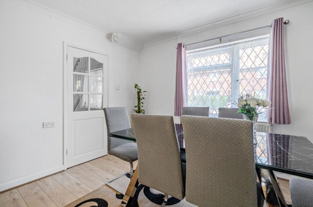 22, Baynard Close photo 4