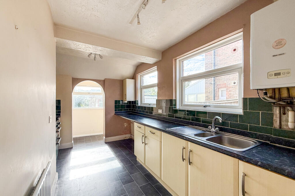 House in Wealden, Polegate - View 4