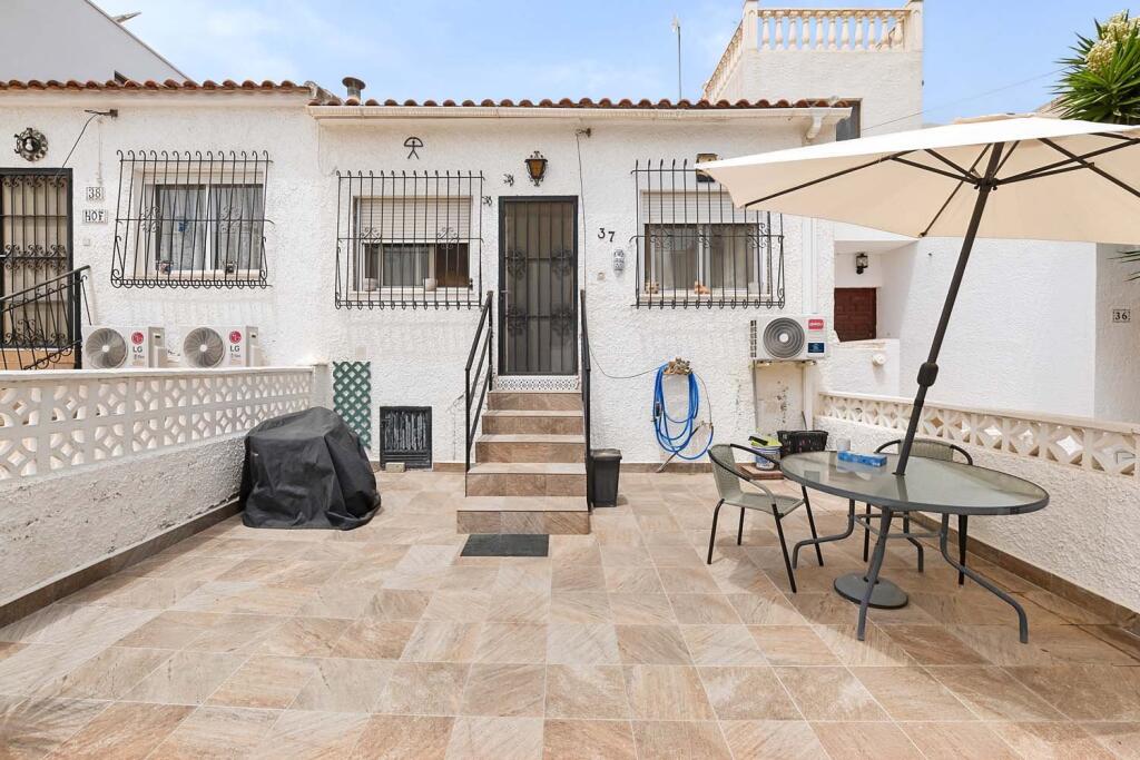 Main image of property: Valencia, Alicante, Pinar De Campoverde
