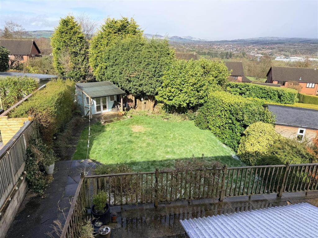 House in Staffordshire Moorlands, Leek - View 4