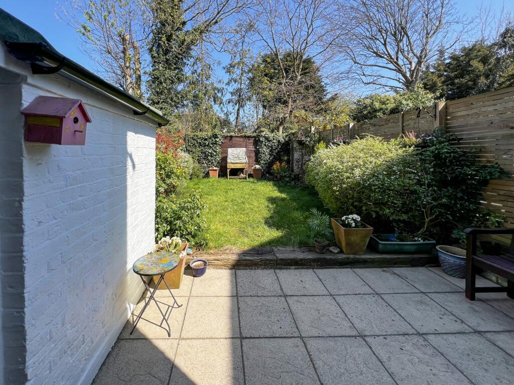 Apartment in London, Brondesbury Park, Brondesbury - View 3