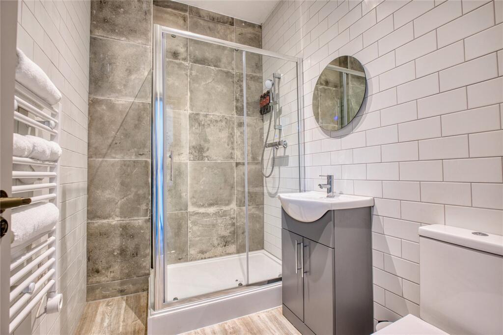 Apartment in Cheltenham, Gloucestershire - More