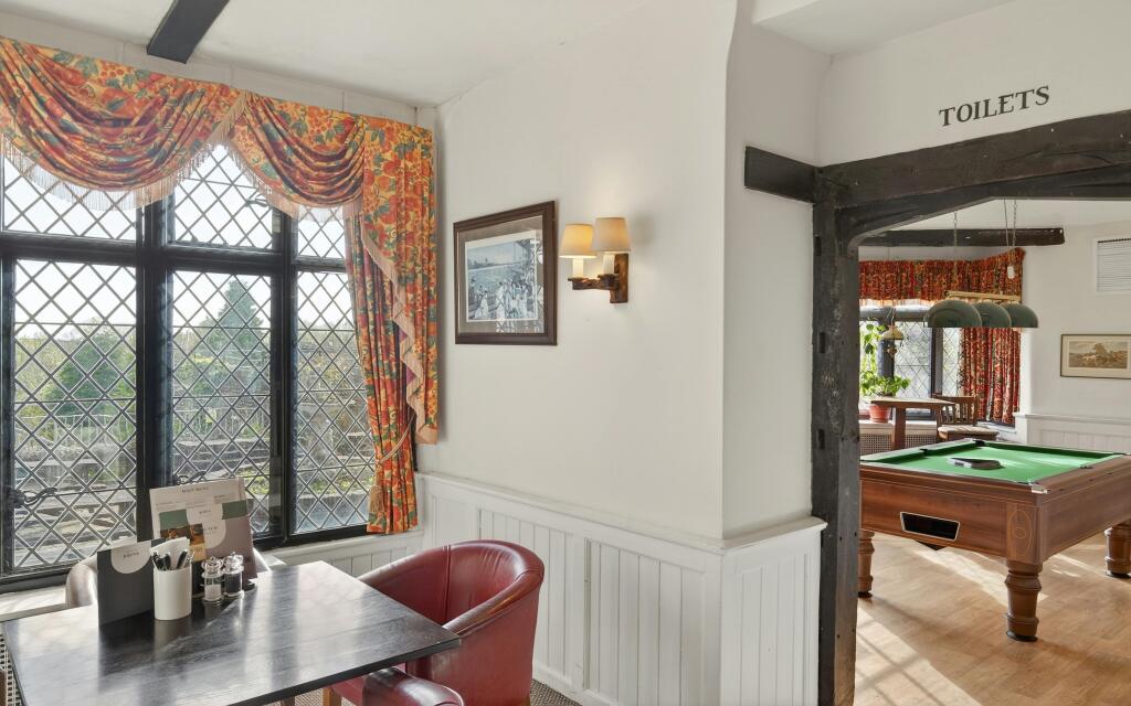 8685235-interior34.jpg