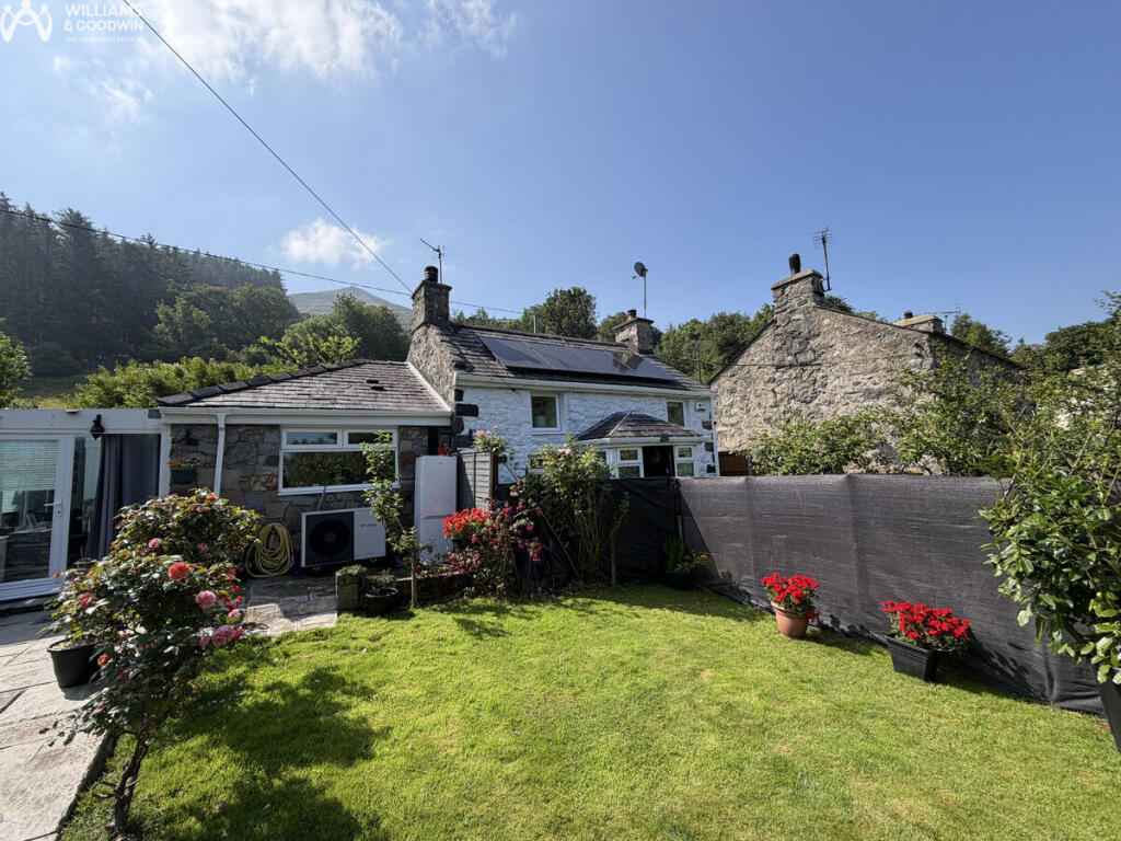 1-bed house on Off the A499, Gyrn Goch, Gwynedd, LL54, £195,000