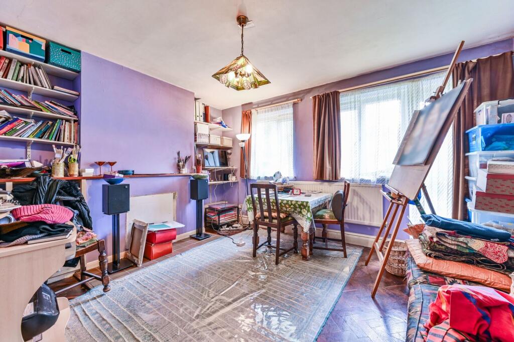 Apartment in London - More