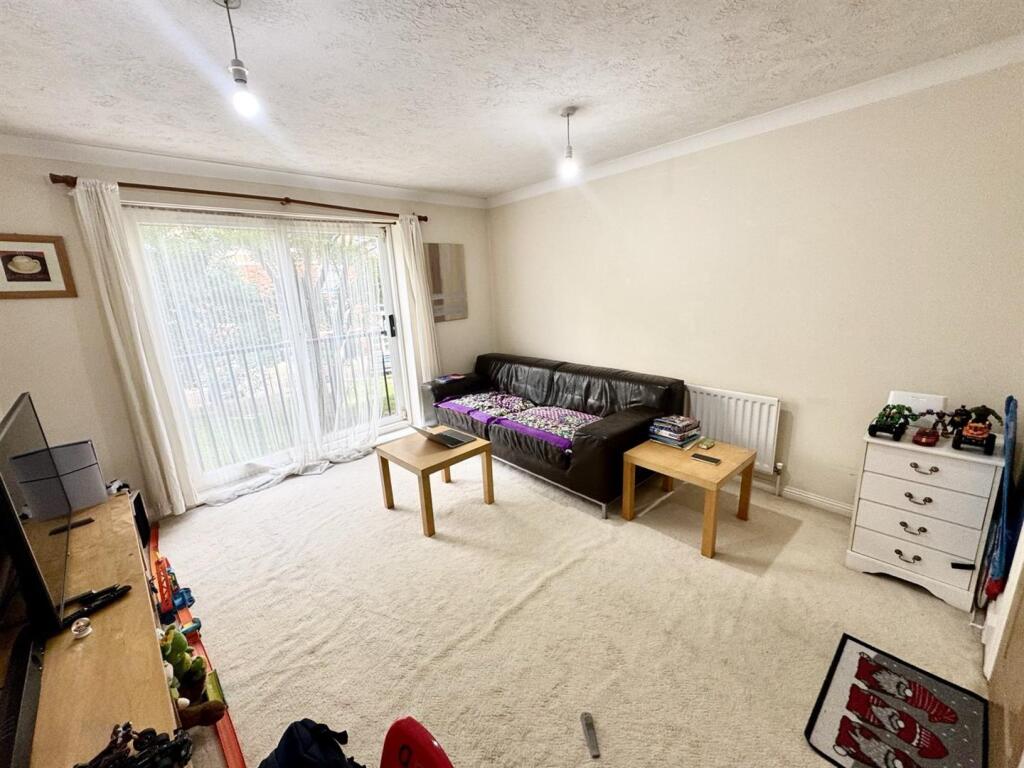 Apartment in Croydon - View 4
