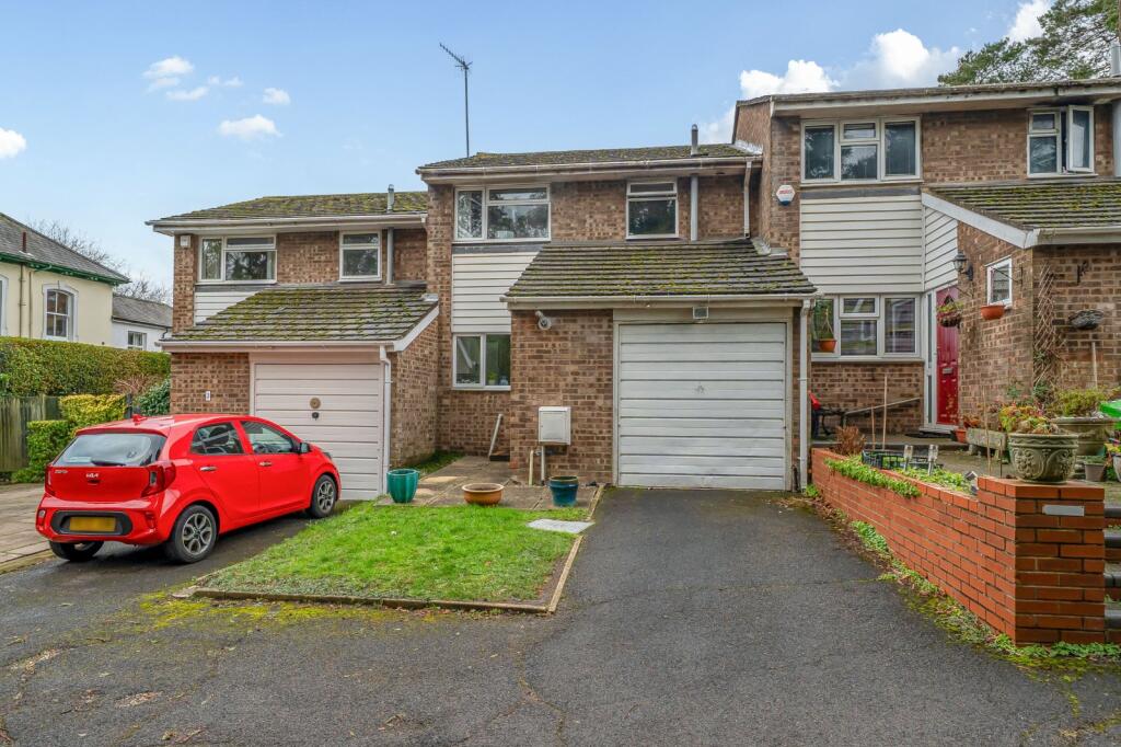 Main image of property: Lindum Close, Aldershot, Hampshire, GU11