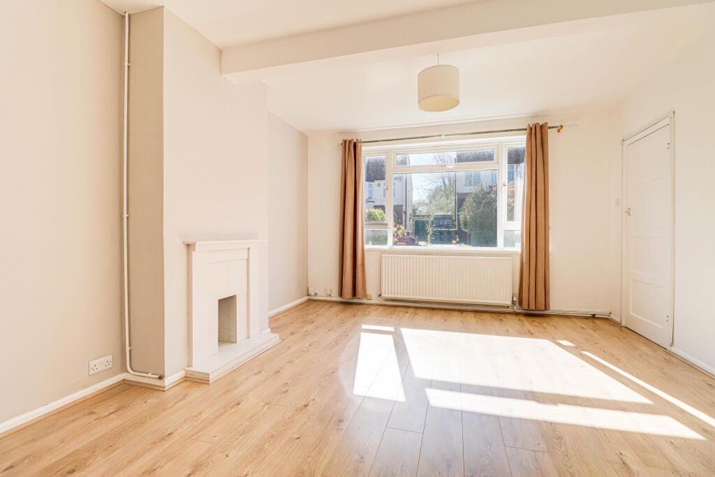 House in Harpenden, Batford - View 2