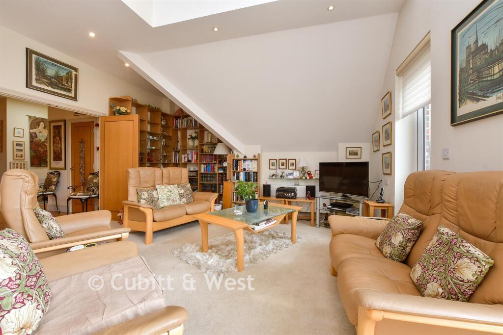 Apartment in Sutton - View 3