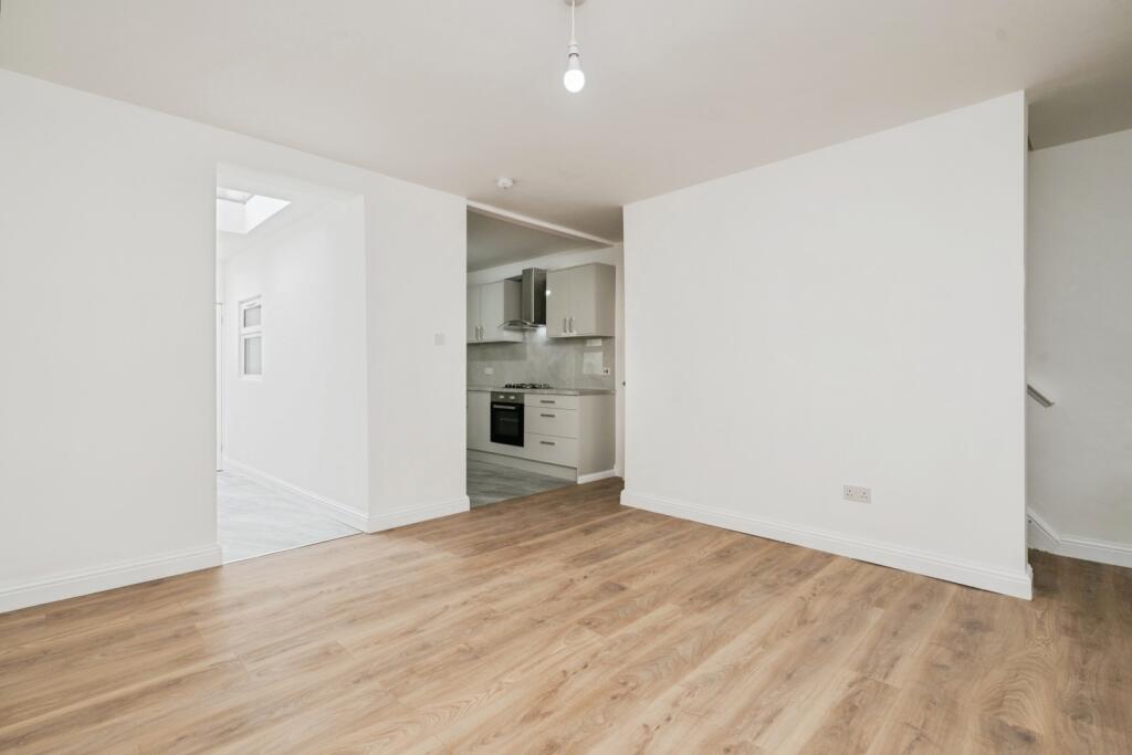 House in Bolton, Tonge Fold - More