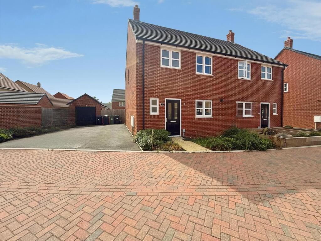 Main image of property: Binyon Gardens, Stotfold, Hitchin, Bedfordshire, SG5