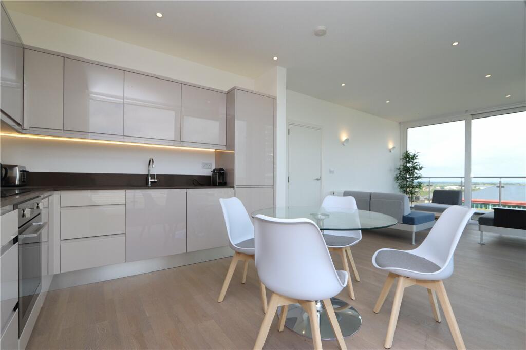 Main image of property: Silbury Boulevard, Central Milton Keynes, Milton Keynes, Buckinghamshire, MK9