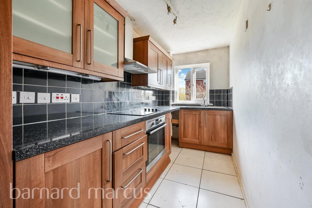 Apartment in Sutton - View 2