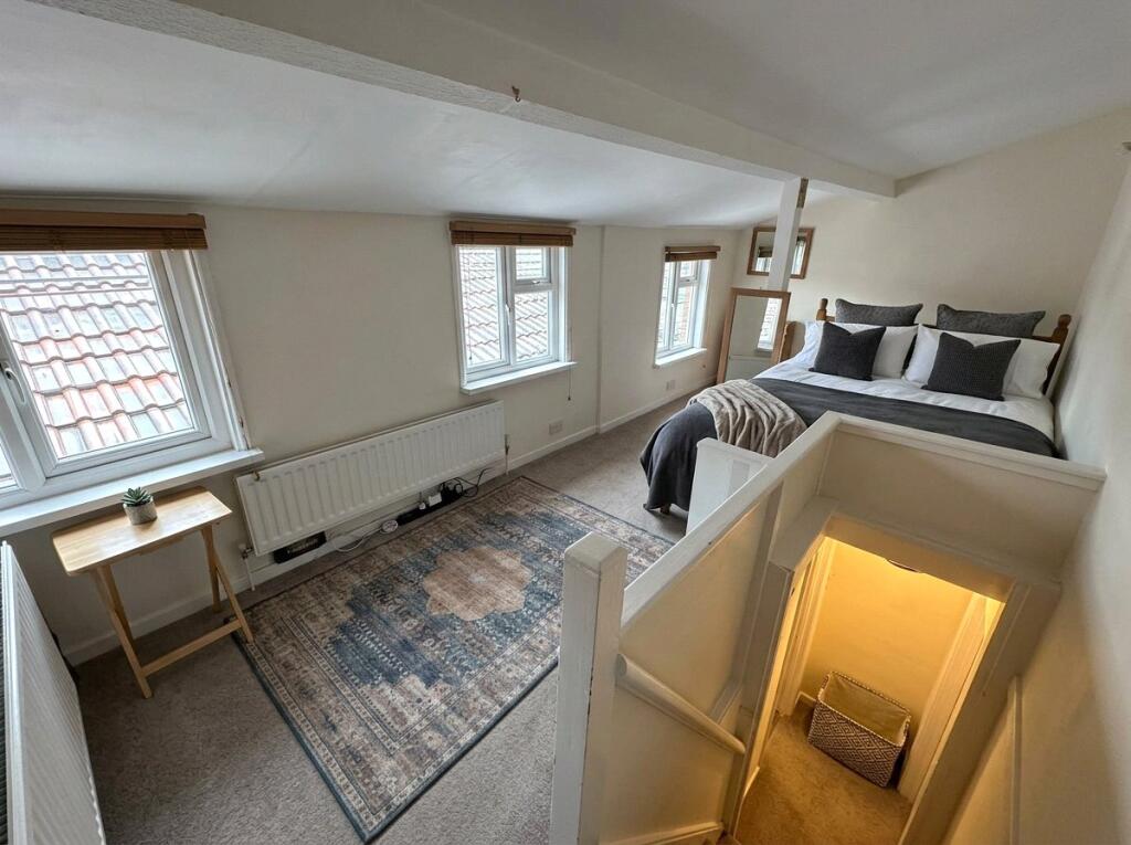 8 bedroom house for rent
