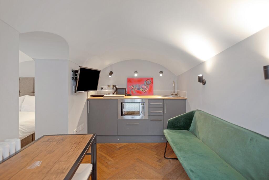 4 bedroom flat for rent