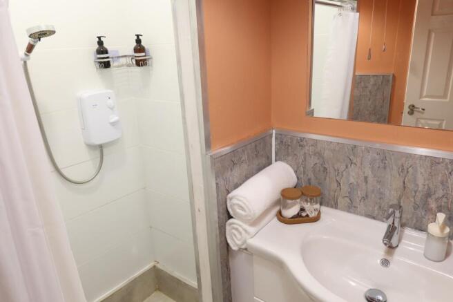 SHOWER ROOM: