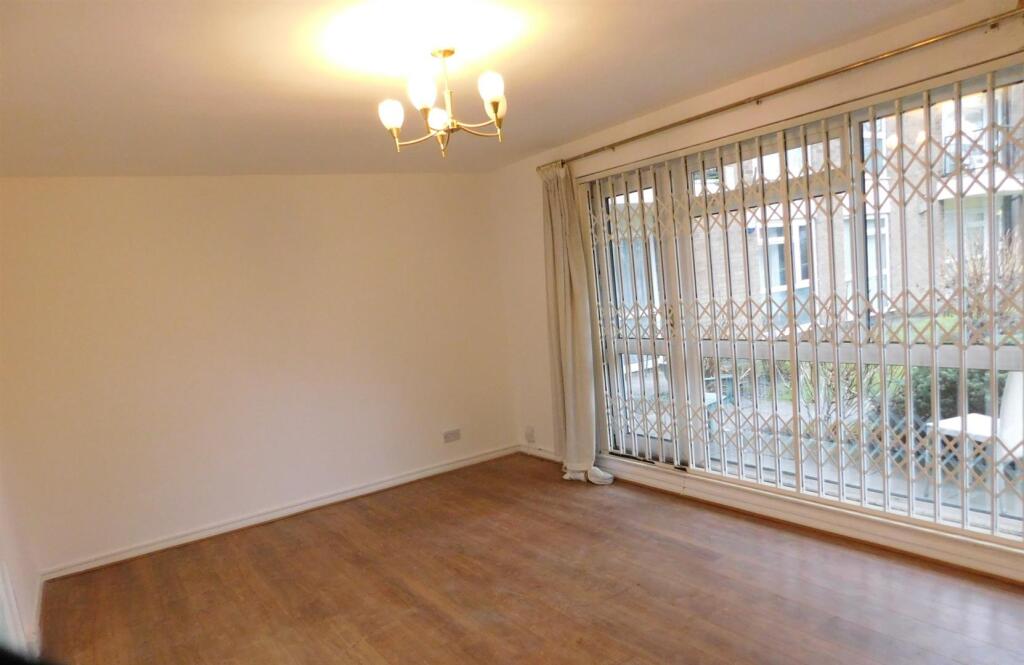 Apartment in Salford, Greater Manchester - View 4
