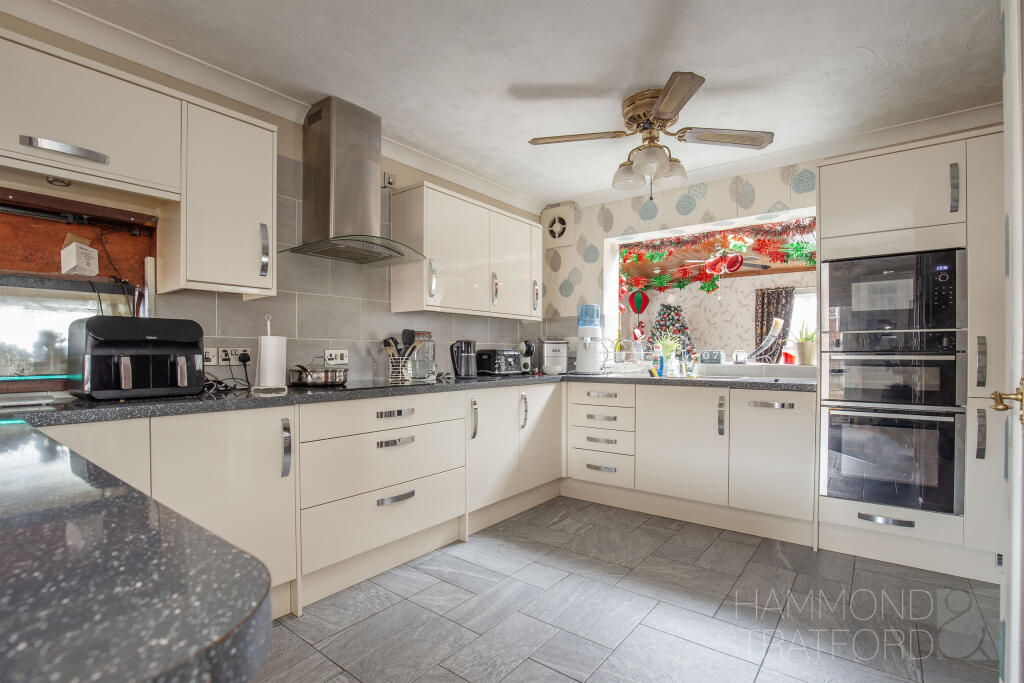 Clover Road, Attleborough photo 3