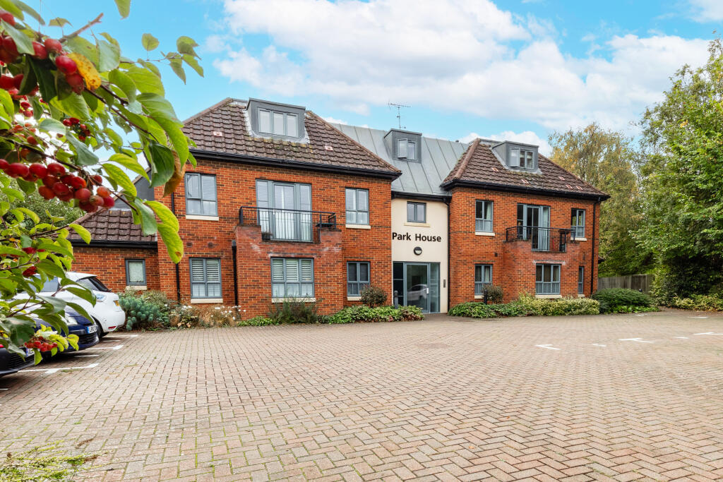 2-bed flat on Queen Ediths Way, Cambridge, £390,000