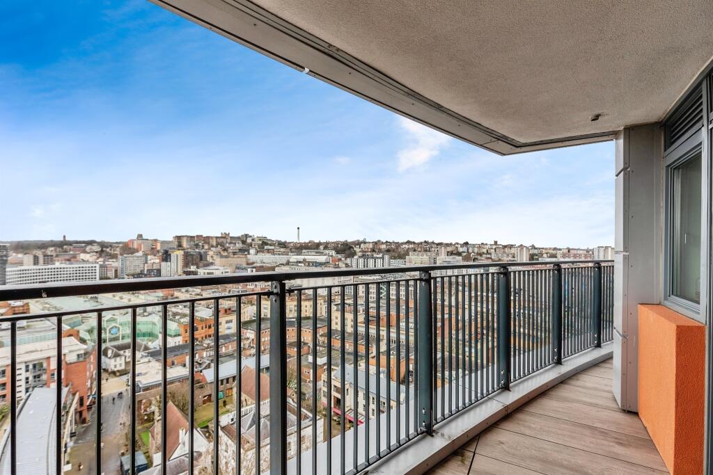 Apartment in Bristol, Finzels Reach, City Centre - More