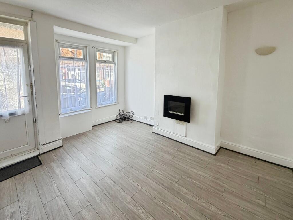 House in Hull - View 2