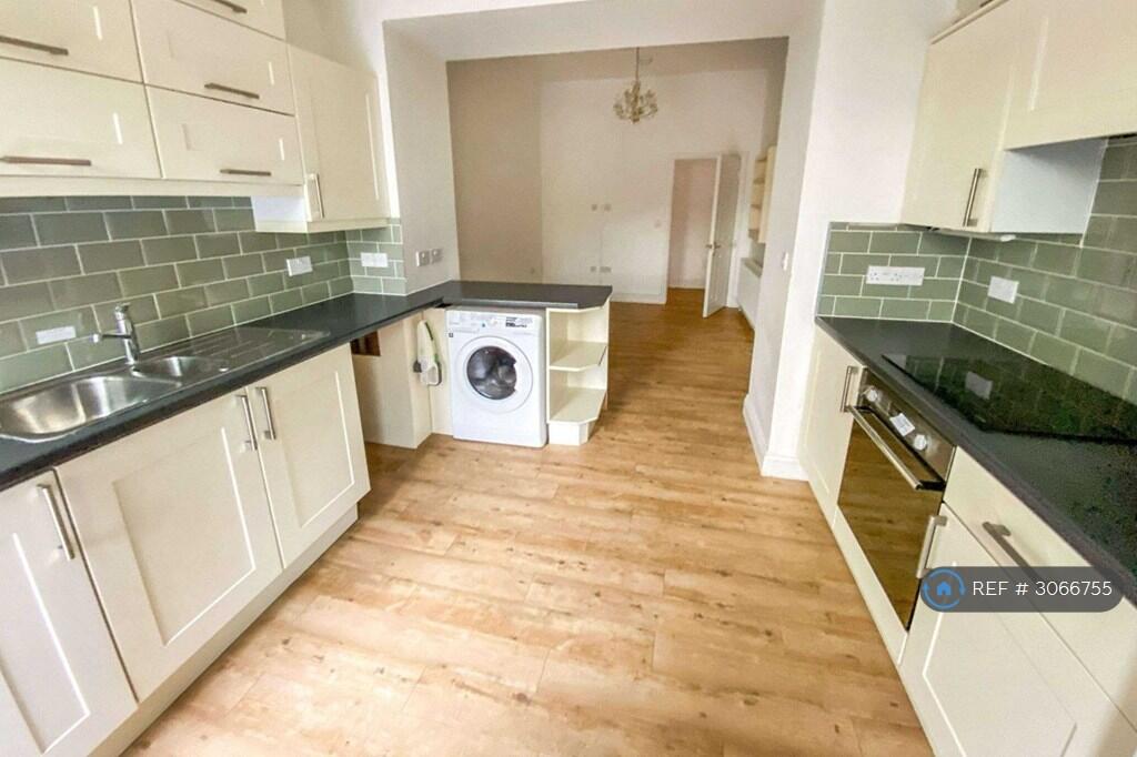 Apartment in Plymouth, Stoke - More
