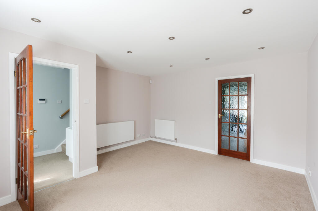 Crescent Road, Downend photo 3