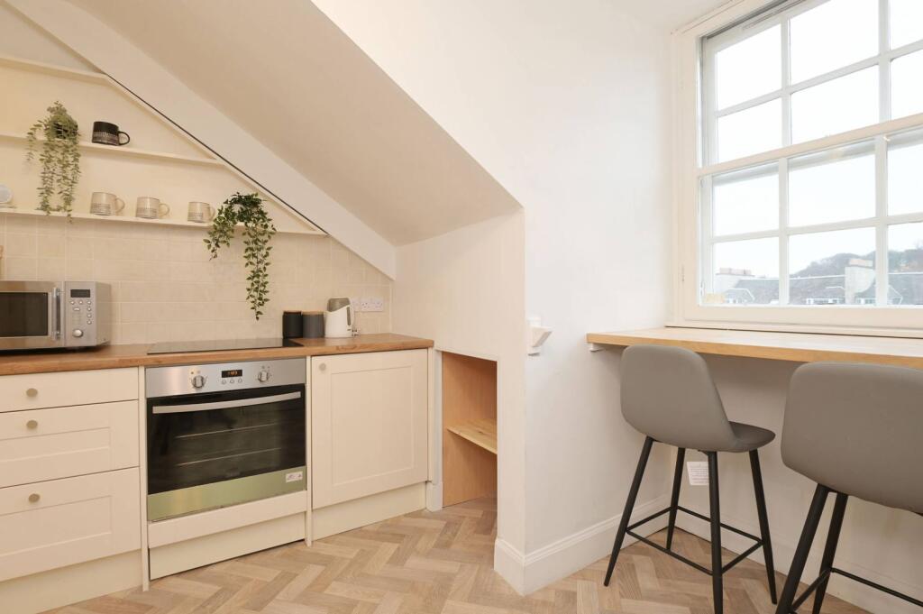 Main image of property: 17/7 Union Place, New Town, Edinburgh, EH1 3NQ