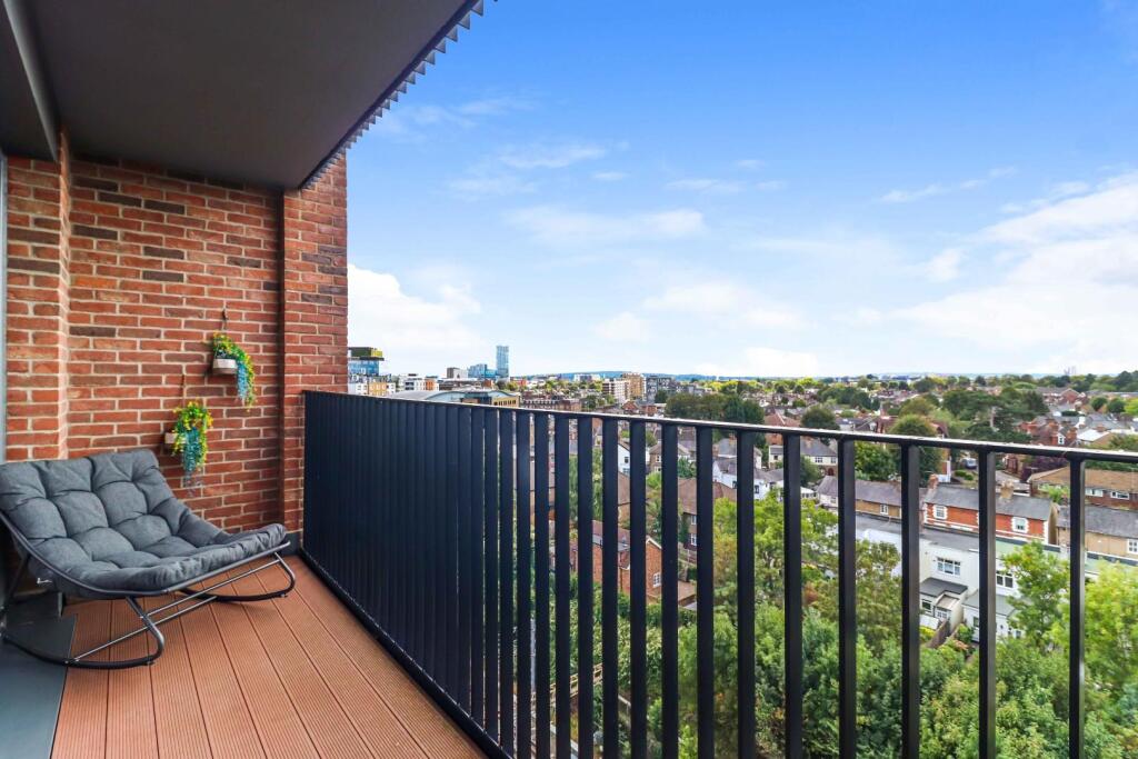 Apartment in Watford, Hertfordshire - View 3