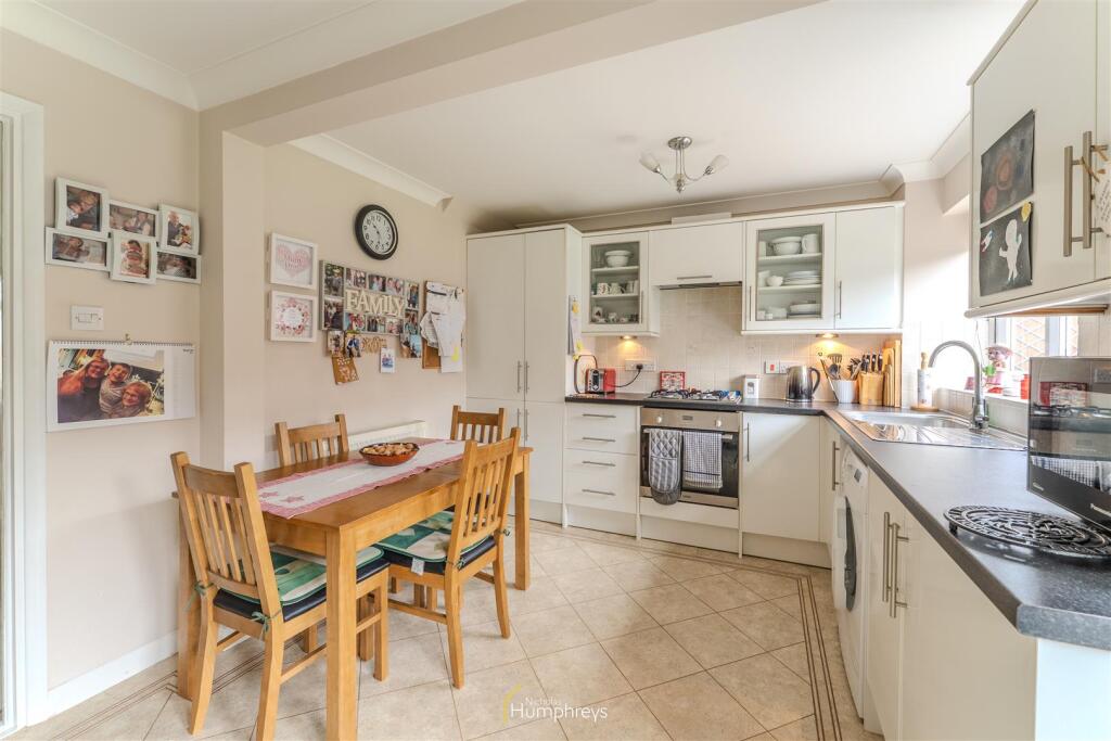Canford View Drive, Wimborne photo 4