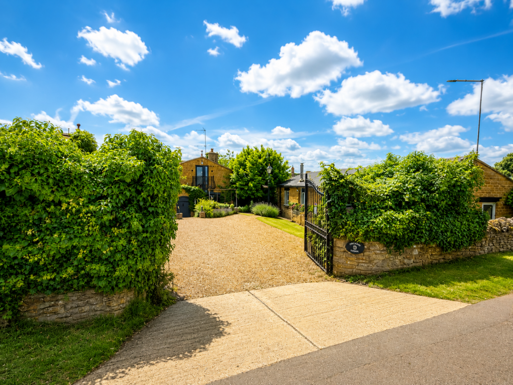 Silver Street, Brixworth, NN6 - View 2
