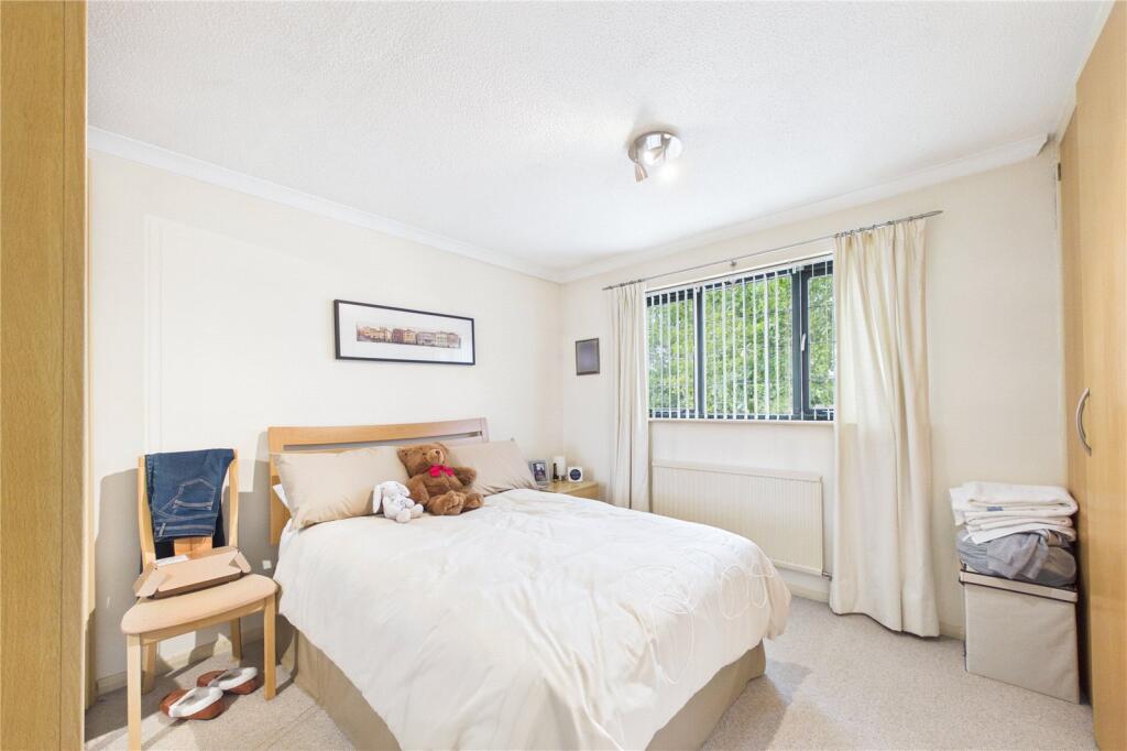 Minden Close, Chineham, Basingstoke, Hampshire, RG24 - View 5