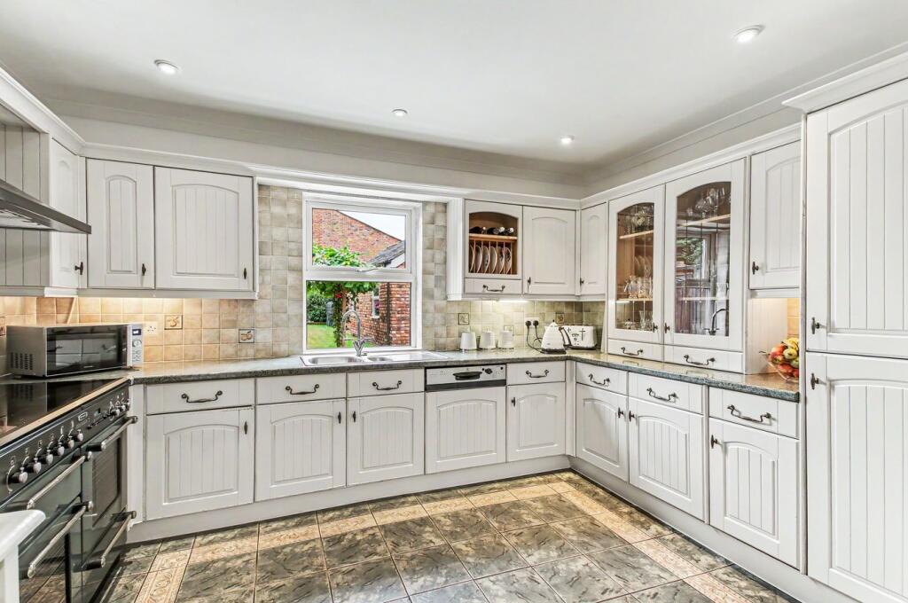 Warburton Lane, Partington, Manchester, M31 photo 4