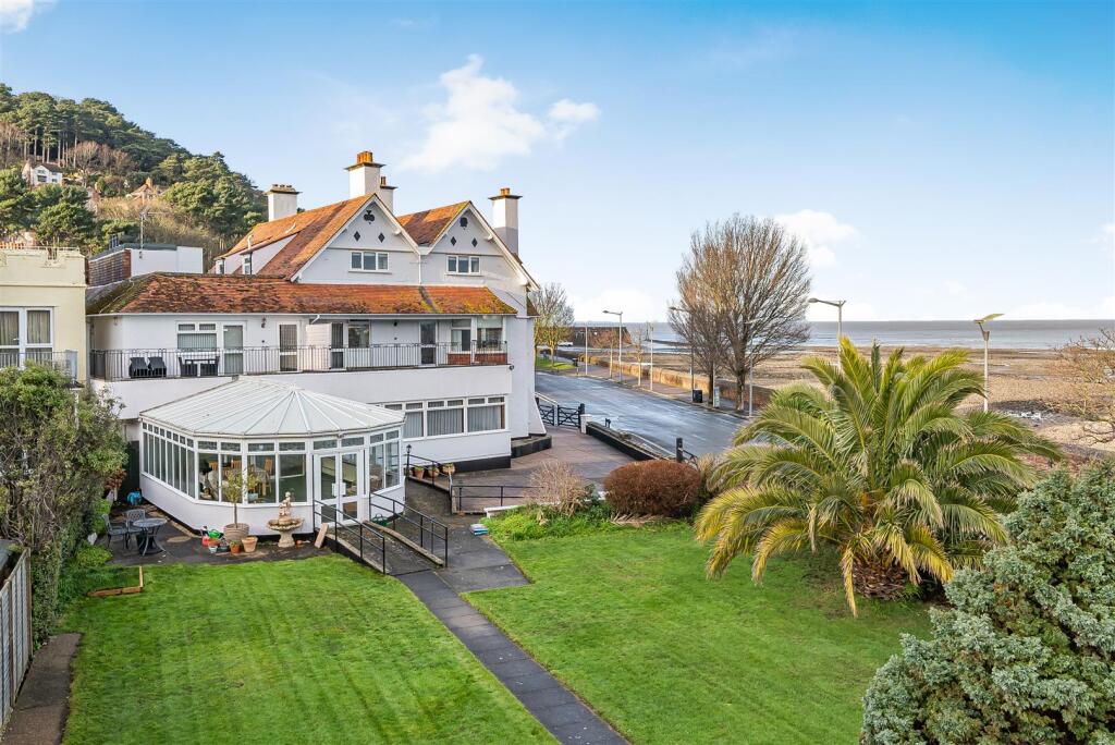Main image of property: The Promenade, Esplanade, Minehead