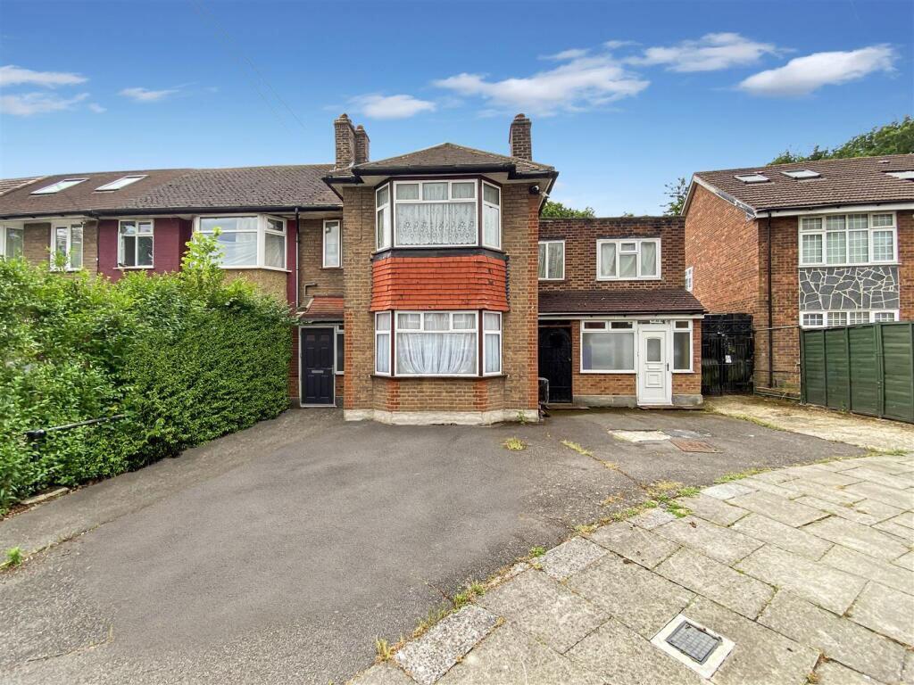 4-bed semi-detached on Selborne Gardens, Perivale, Greenford, Middlesex, UB6 7PD, £595,000