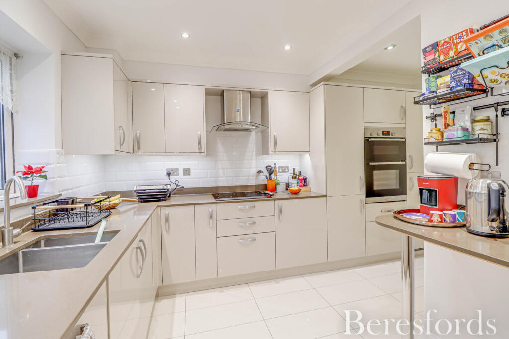 Knights Way, Brentwood, CM13 photo 3