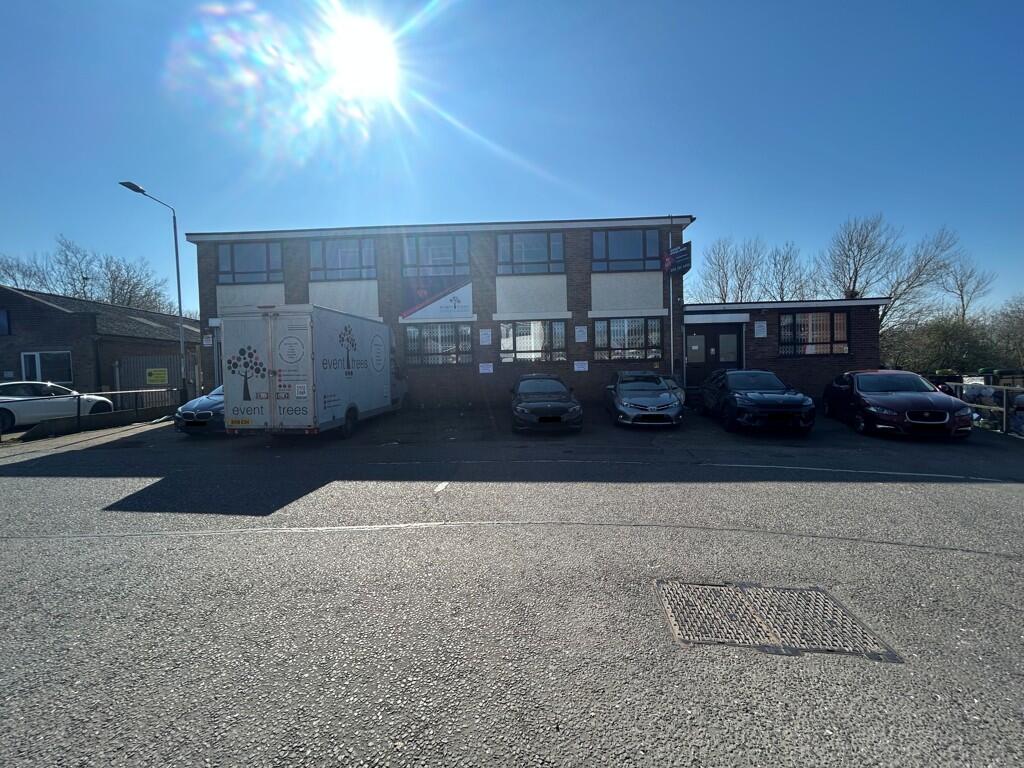 Main image of property: 13 Mandervell Road, Oadby, Leicester, Leicestershire