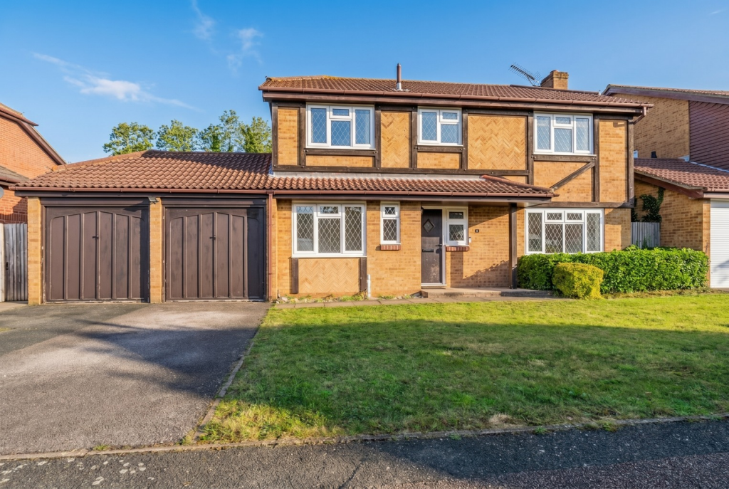 4-bed detached on Eagles Road, Greenhithe, Kent, DA9, £625,000