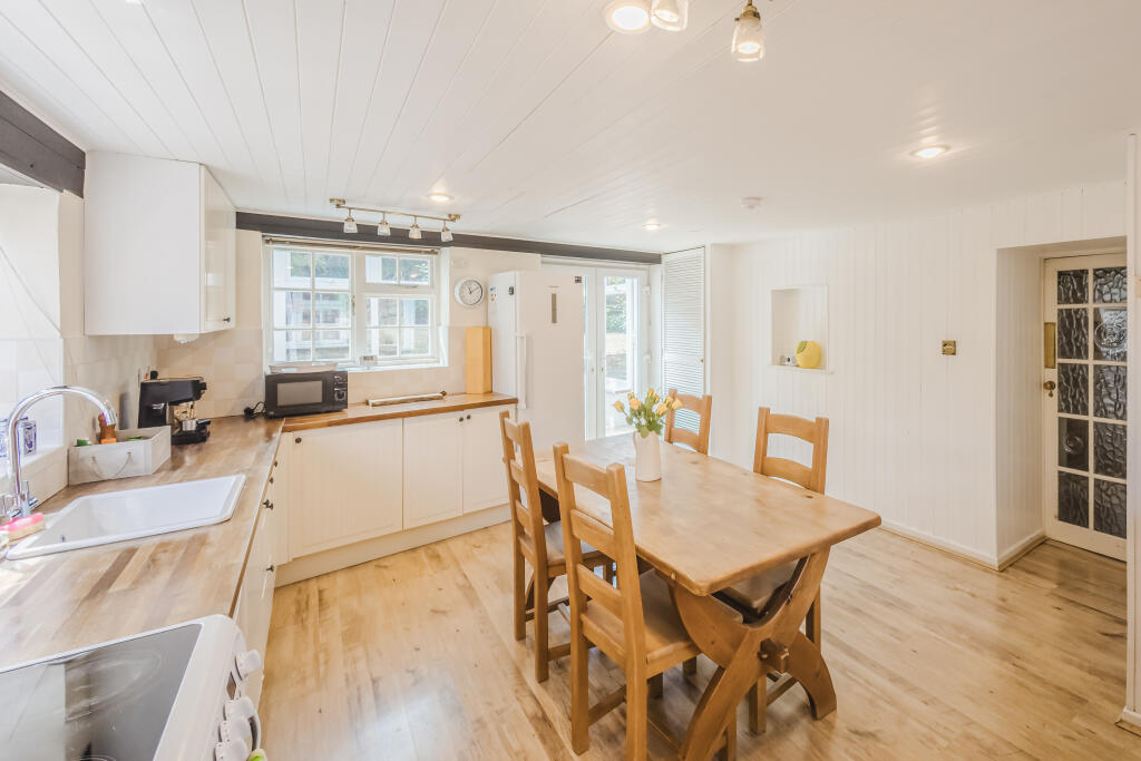 Faringdon Road, Shrivenham, Oxfordshire, SN6 photo 2