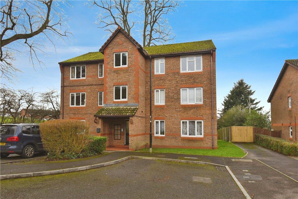 2-bed flat on Nutfield Court, Southampton, Hampshire, £180,000