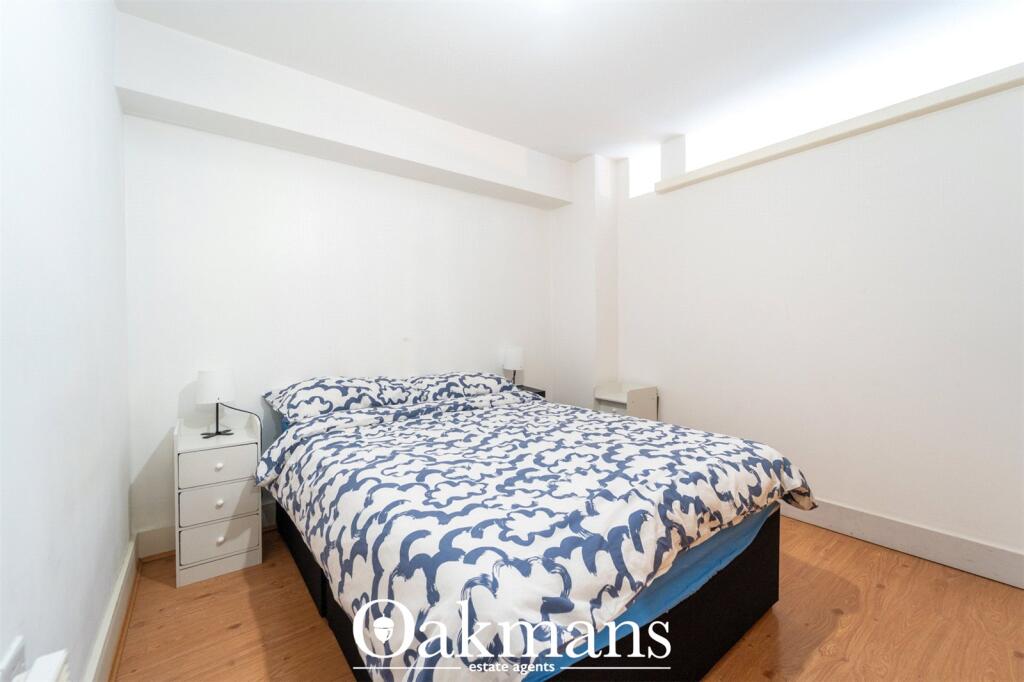 Apartment in Birmingham, Calthorpe Fields - More