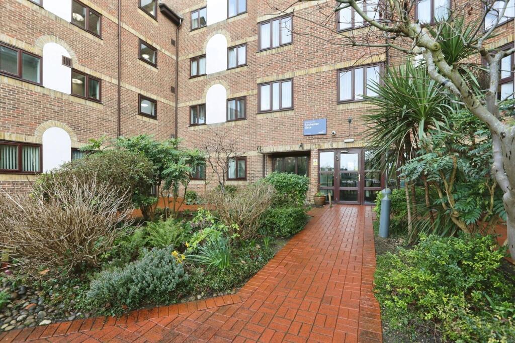 Main image of property: High Street, Rochester, ME1