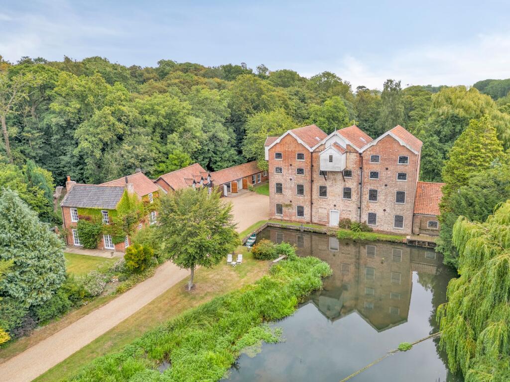 4-bed house on Oxnead, £1,250,000