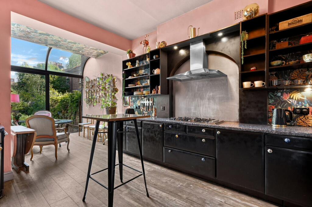 Apartment in London - View 4