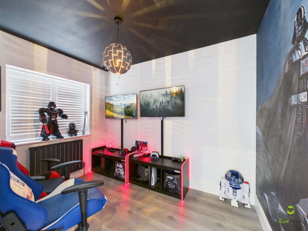 House in Dartford - More