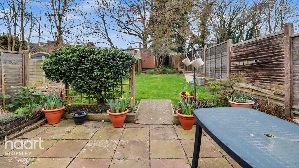 Colin Road, Luton photo 4