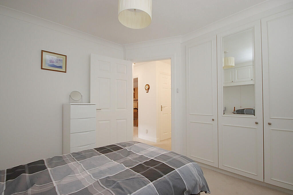 Apartment in Redhill - View 5