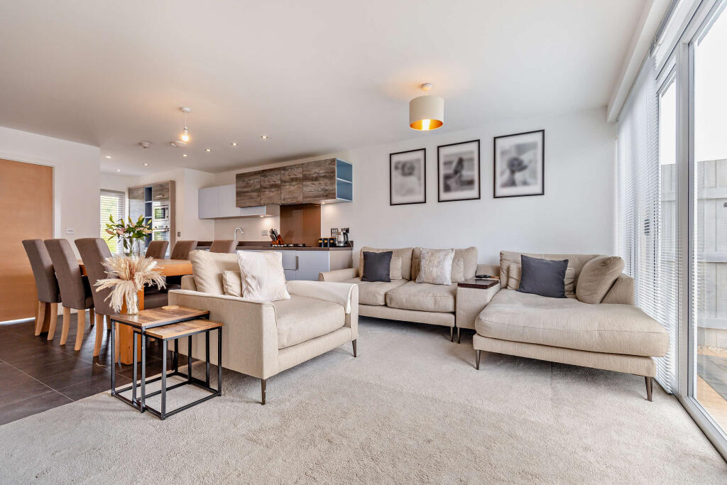 House in Wakefield - View 3