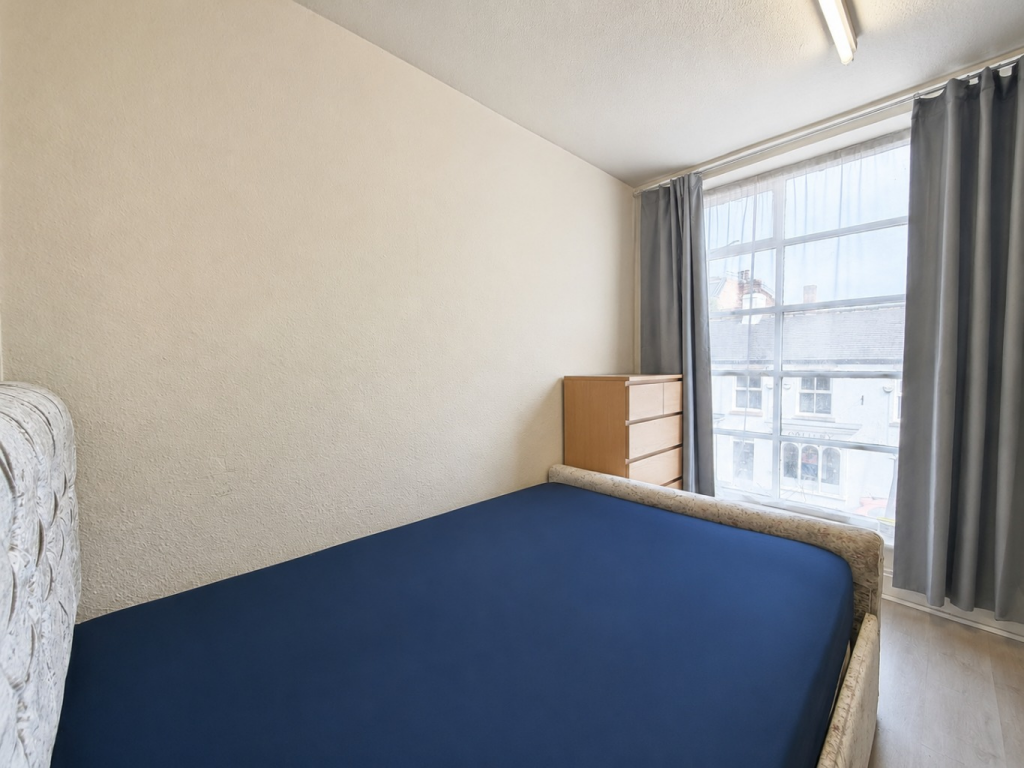 Apartment in Preston - More
